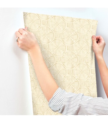 3125-72312 - Sandee Butter Medallion Wallpaper-Kinfolk