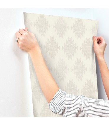 4142-72664 - Stitched Heirloom White Wallpaper-Chesapeake